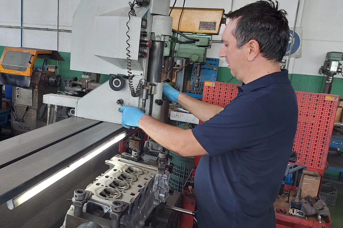 Officina rettifica motori Autodemolitore F.lli Artuso Group S.r.l. - lavorazione di precisione con garanzia 24 mesi